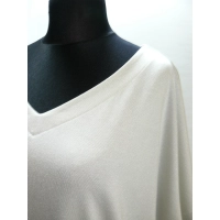 Delikatny wieczorowy SWETER Oversize z dekoltem - srebrny błysk